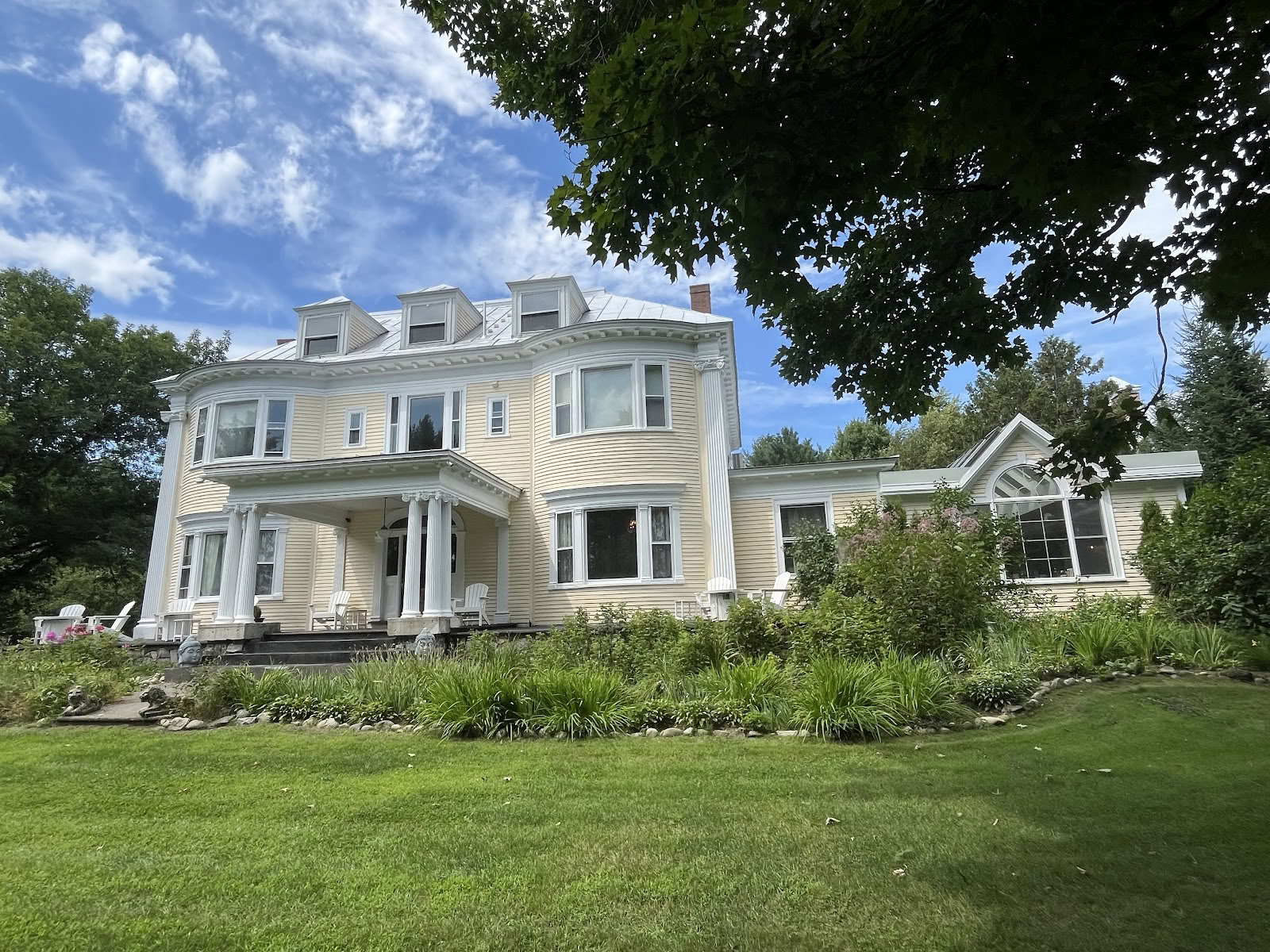 Santosha at Hillholm Estate