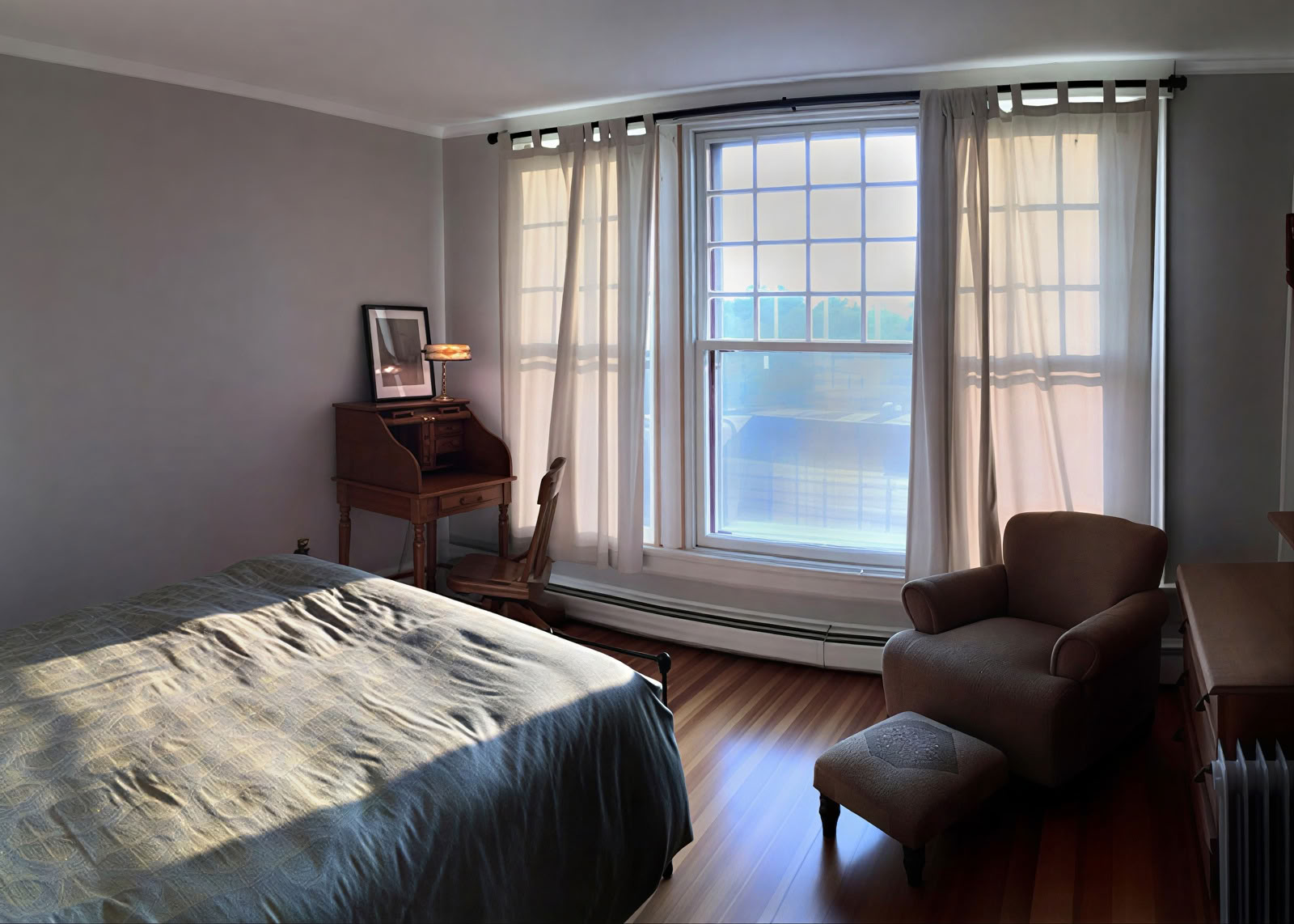 Private Room w/Queen Bed & Ensuite Bath