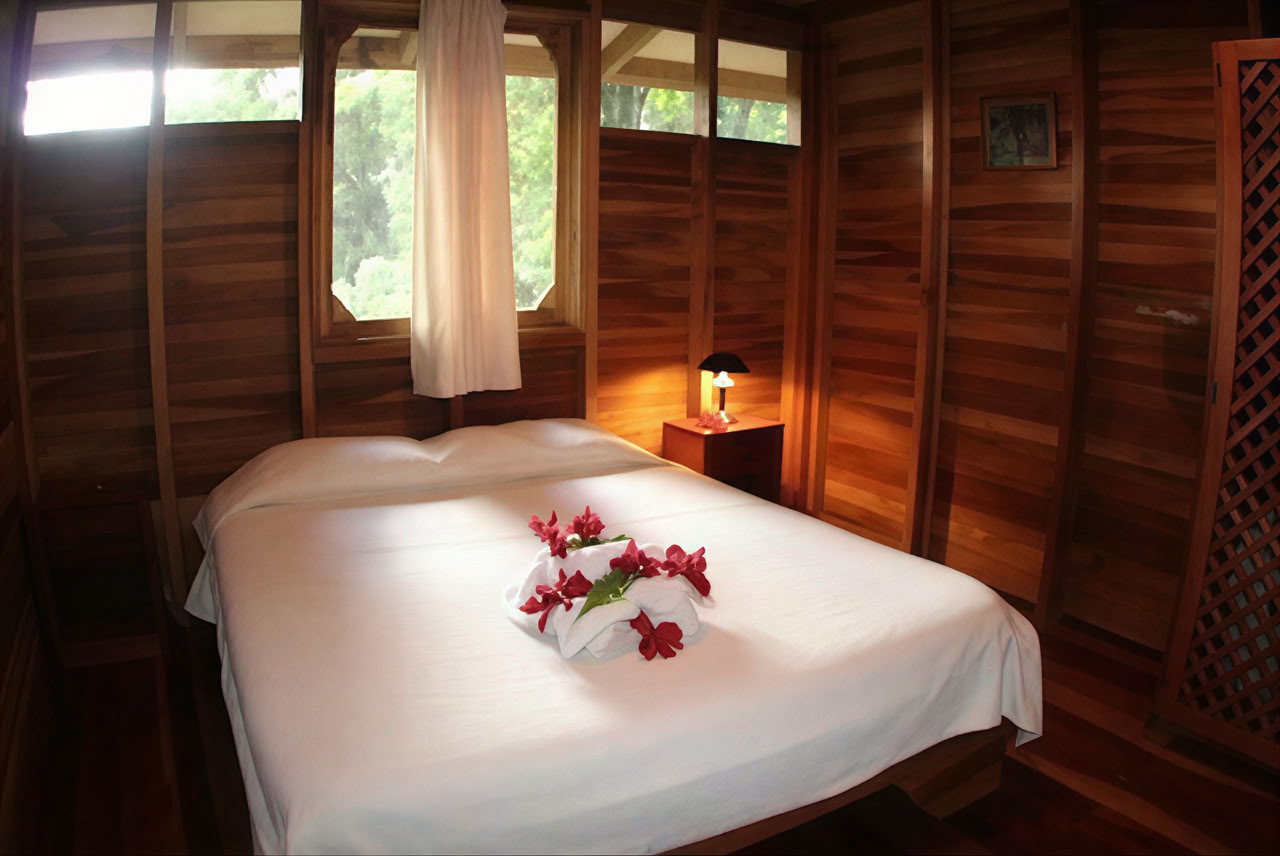 Cabin - 5 Private Rooms & 2 External Shared Baths