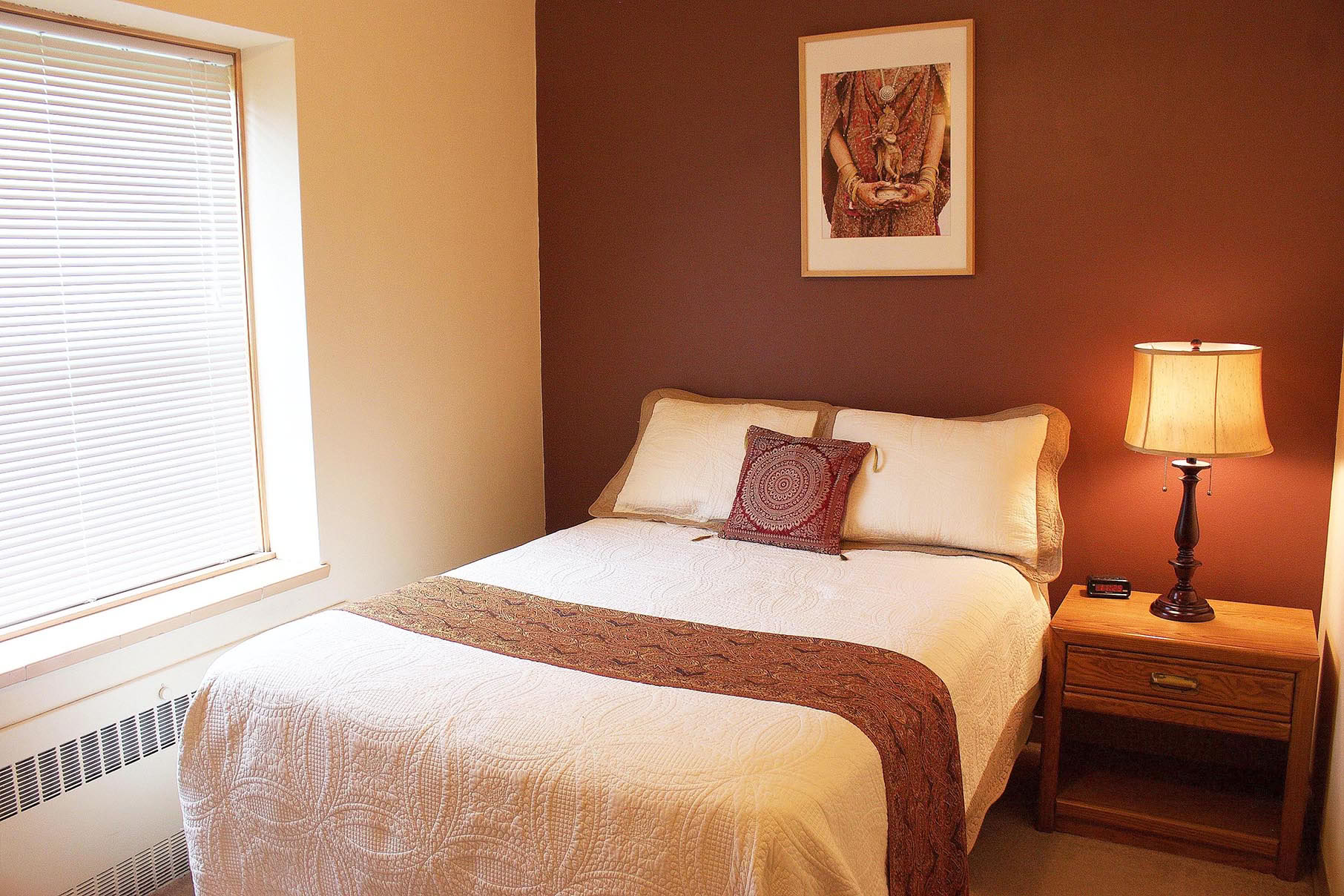 Deluxe Suite - Queen with Pull-out Sofa and Private Bath