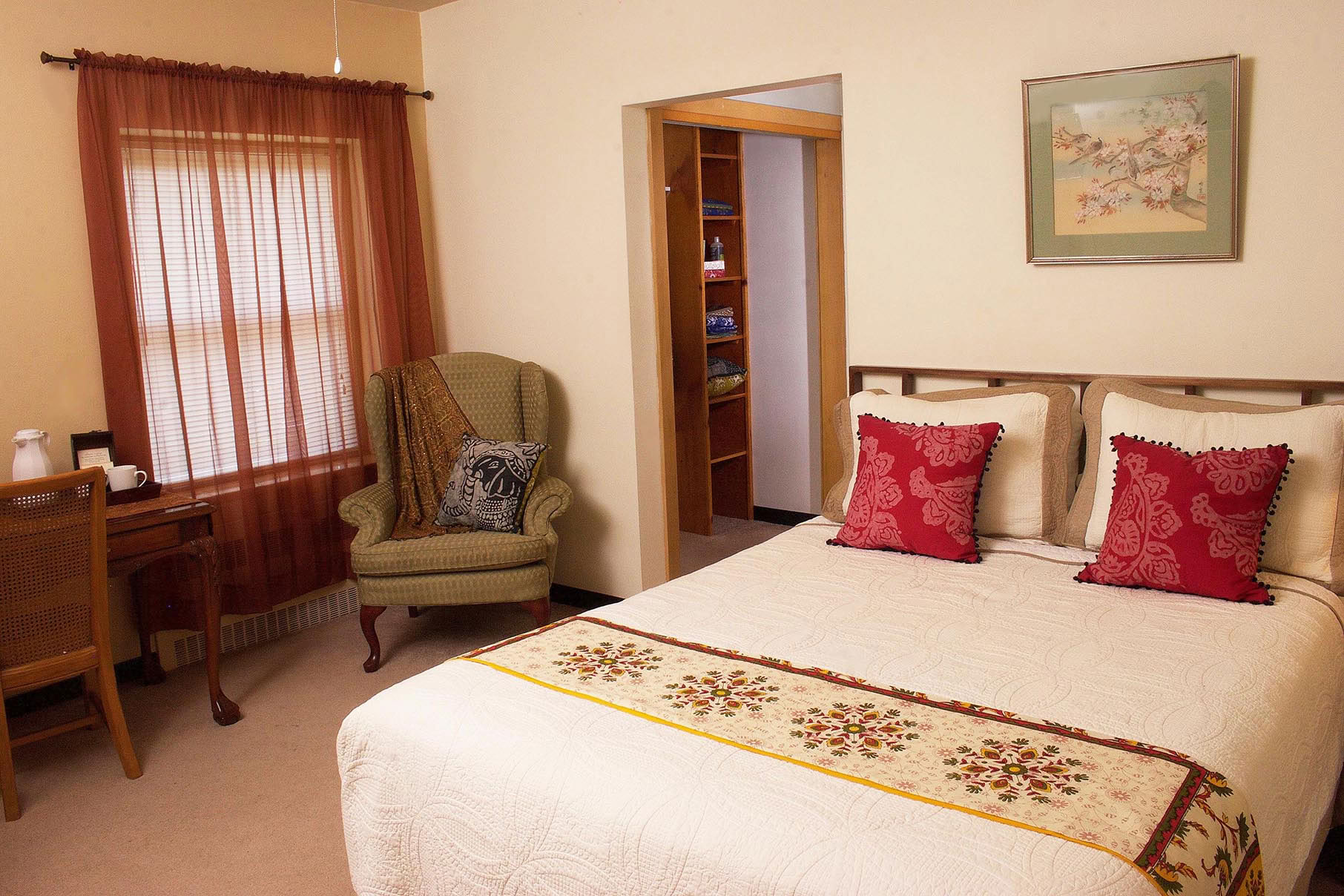 Deluxe - Queen/Full and Private Bath