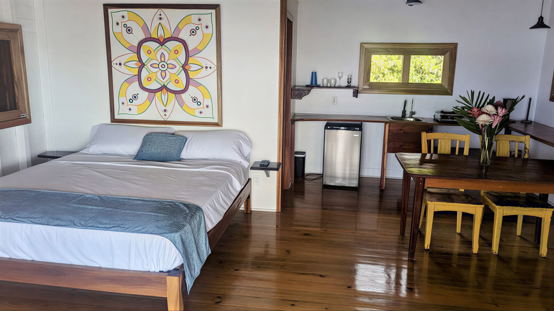 Dolphin King Suite