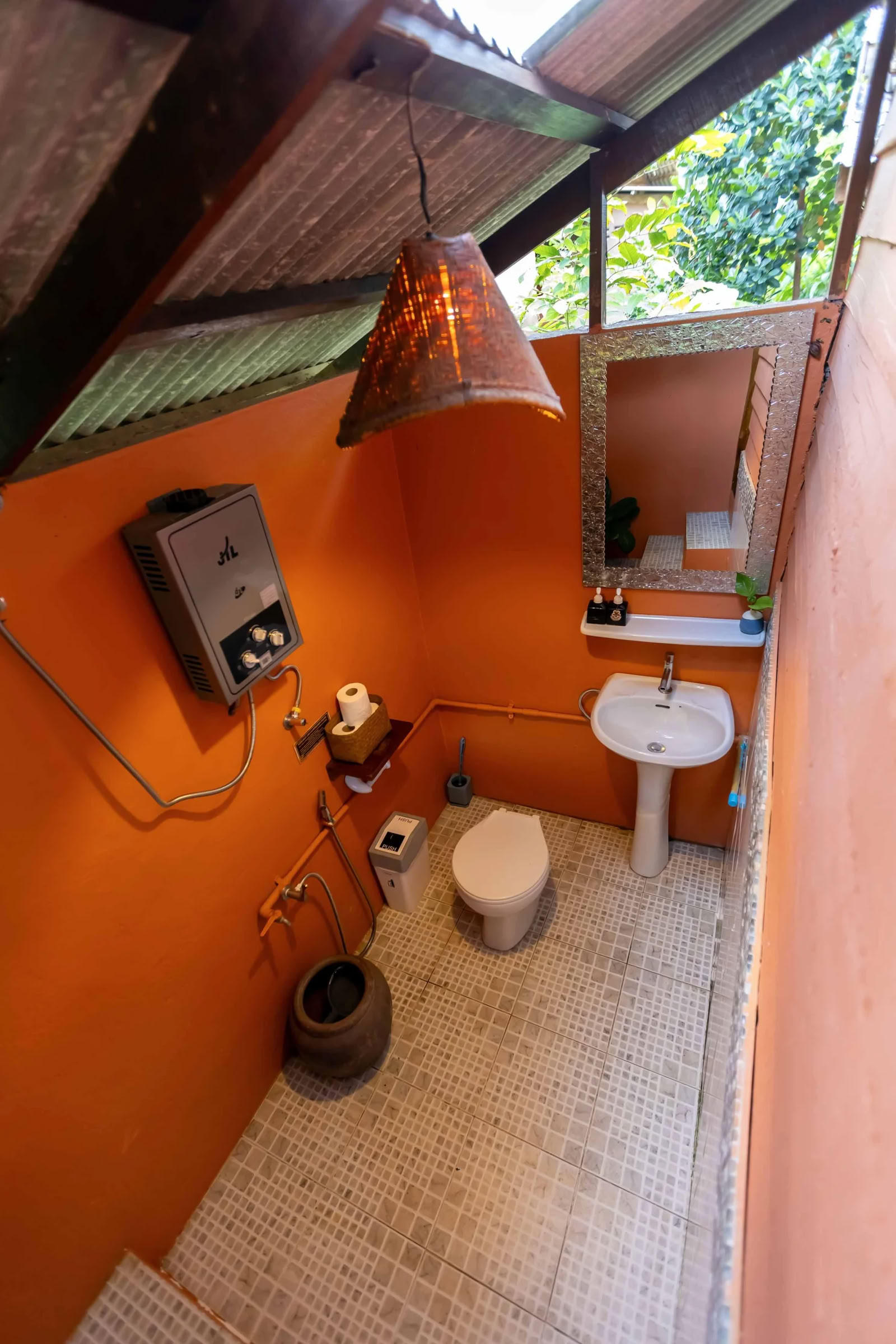 Hot Water Garden Bungalow
