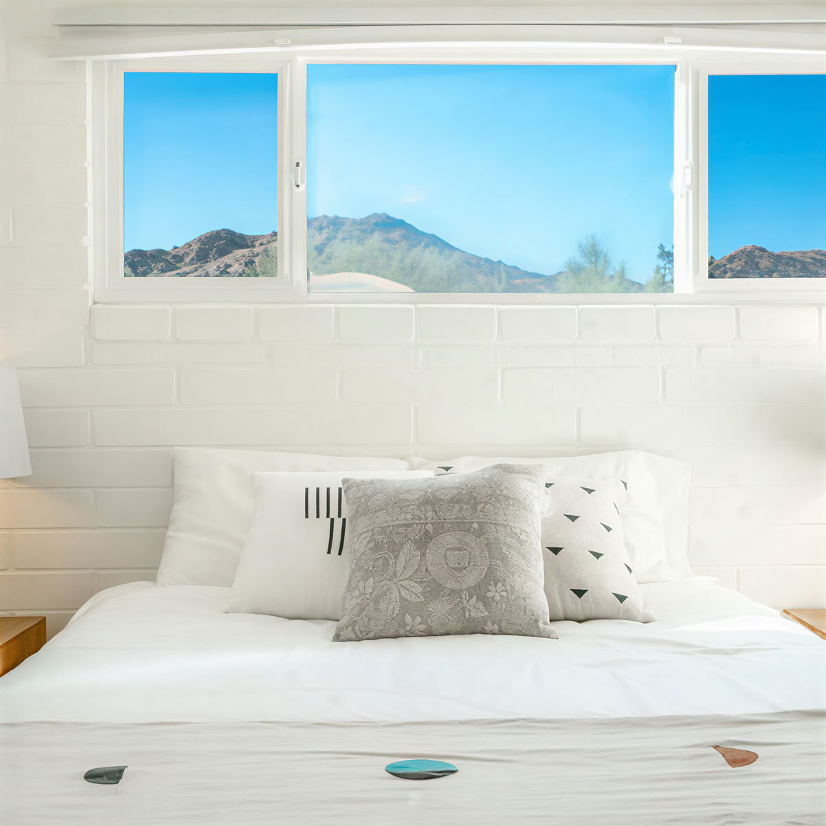 Queen Bed – Fig Room – Solo Room