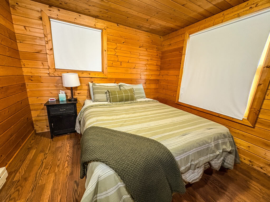 One Queen Bed with Private Bathroom