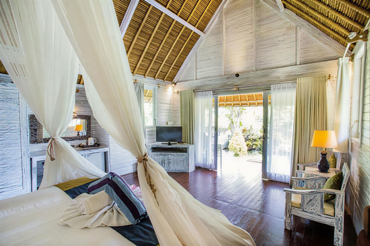 Superior One-Bedroom Huts with Ocean View