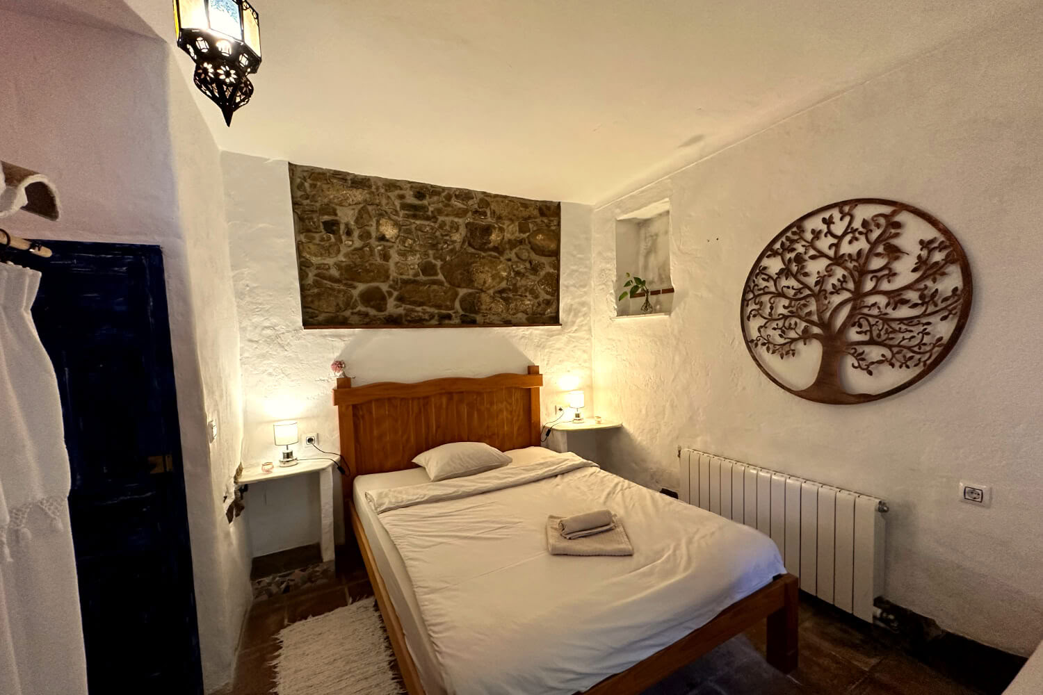 Single Room for 1 guest with shared bathroom