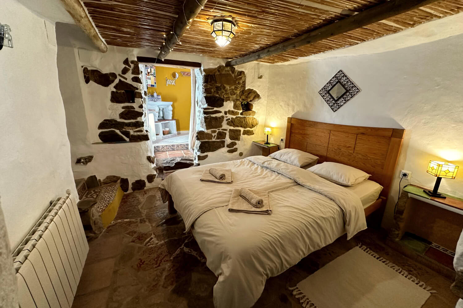 Double Room for 2 guests with own bathroom