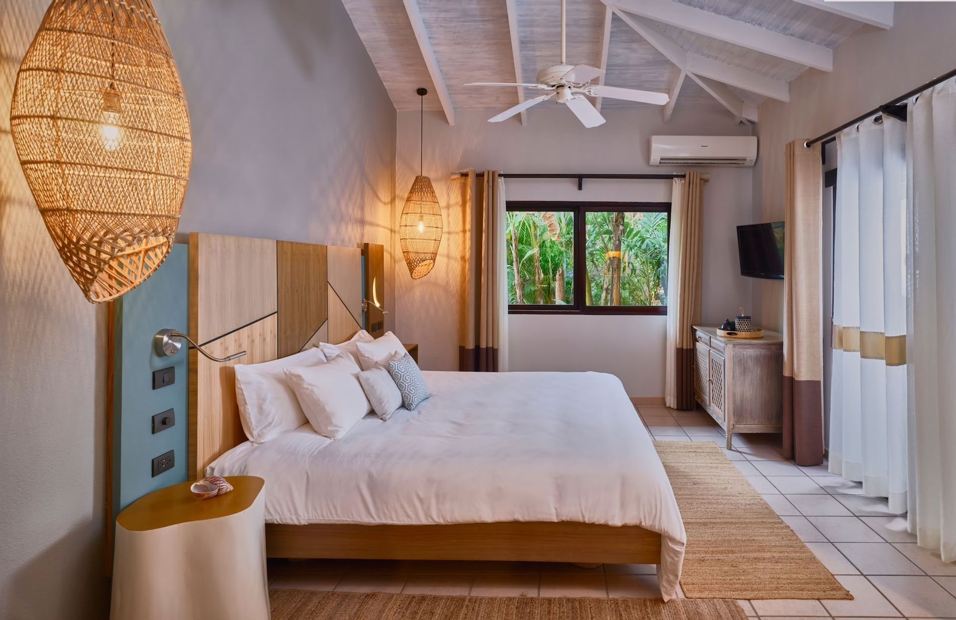 Secluded Deluxe Room 1 King