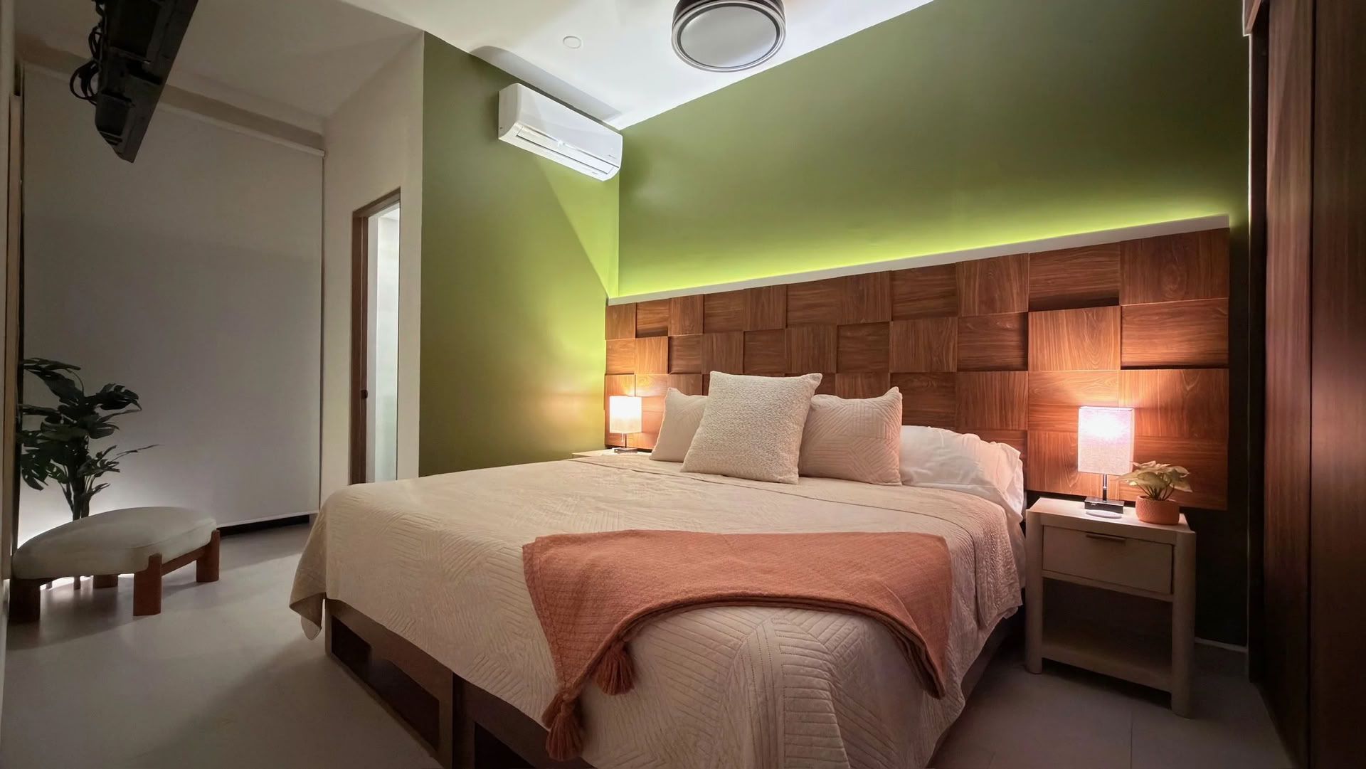 Primary Bed & Bath
