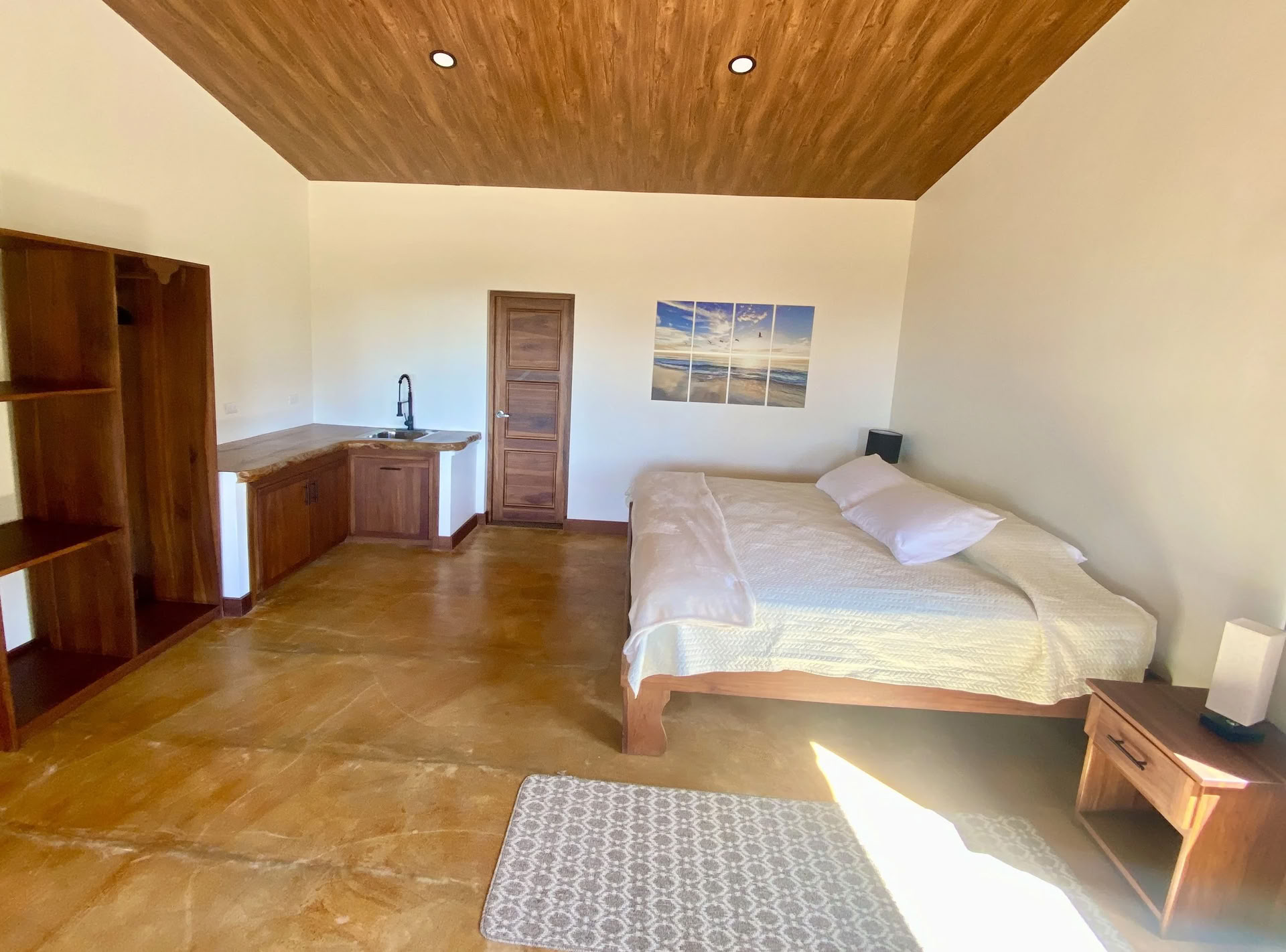 Private Accommodation, King Bed - Split Pay