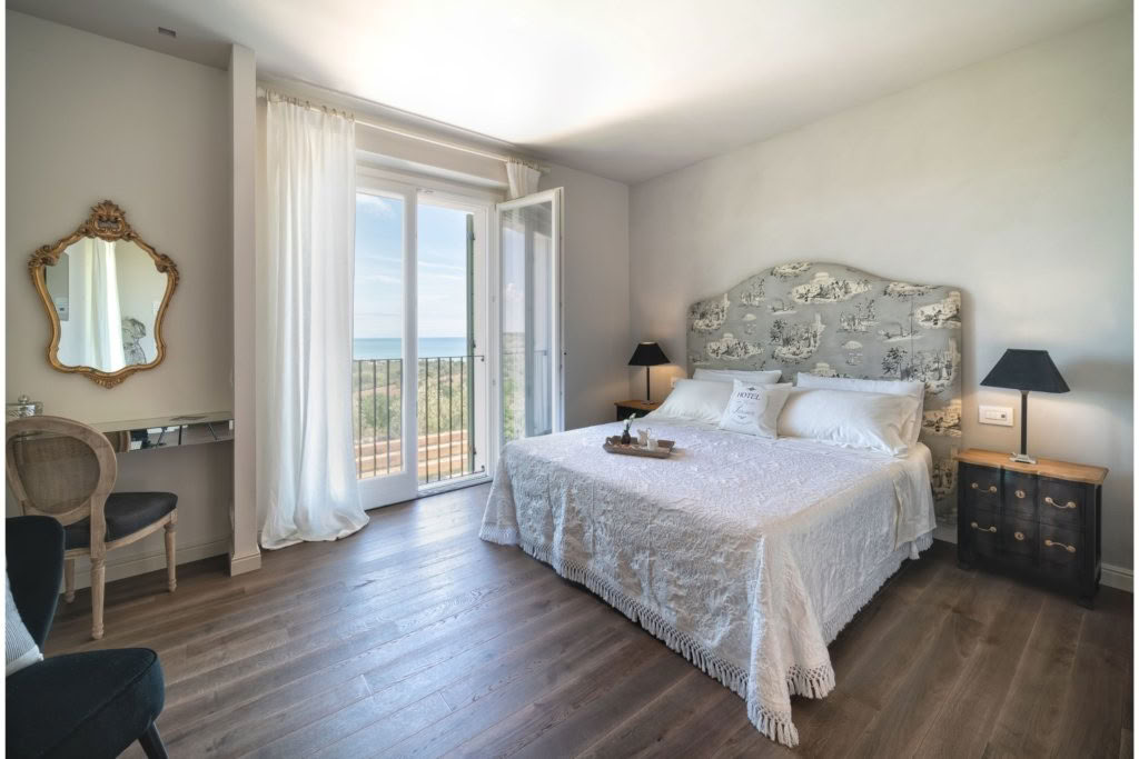 Twin En-suite Bedroom with Juliet Balcony