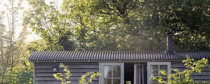 Alice – Handcrafted Shepherd's Hut Retreat